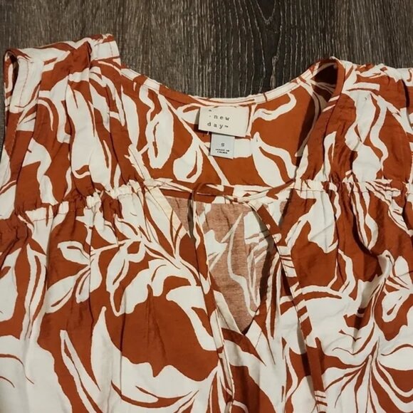 🍁 A New Day tropical Sleeveless Top 🍁 - Picture 2 of 4
